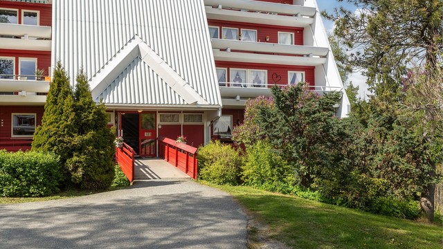 Adkomst til boligen via felles trappeoppgang.