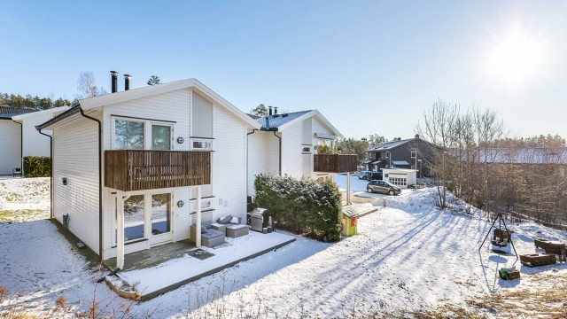 Store Brevik vei 104 presenteres av Krogsveen.