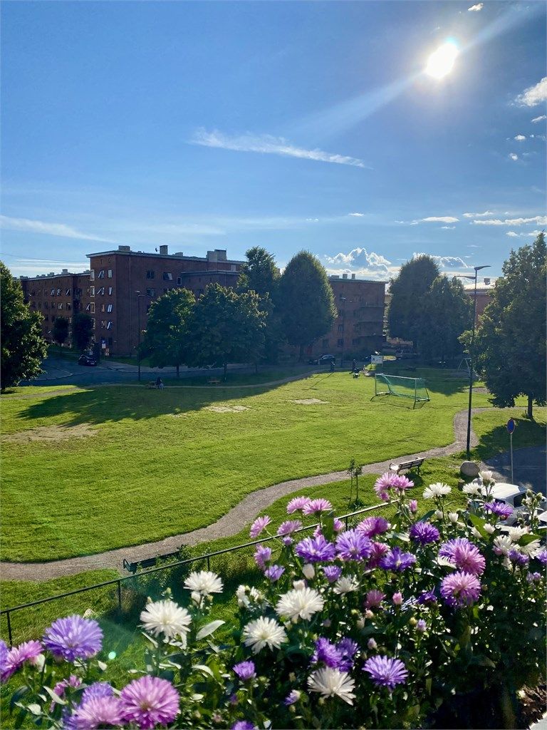 I Edvard Griegs allé 17 ligger du perfekt til ved parken - usjenert og åpent! 