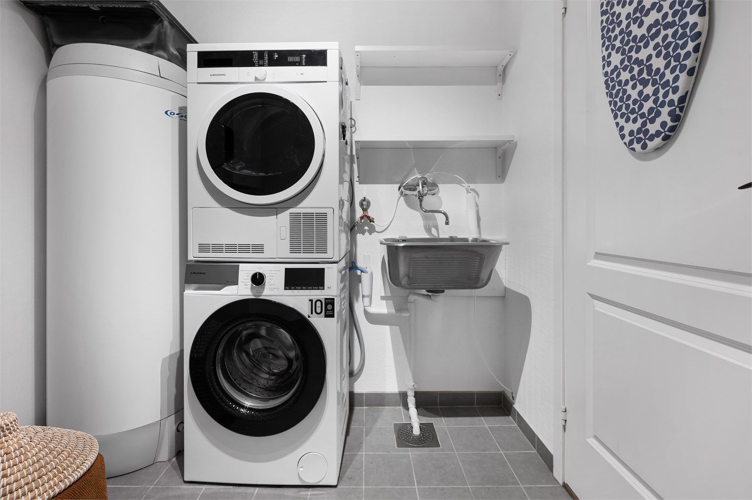 Kombinert vaskerom og bod