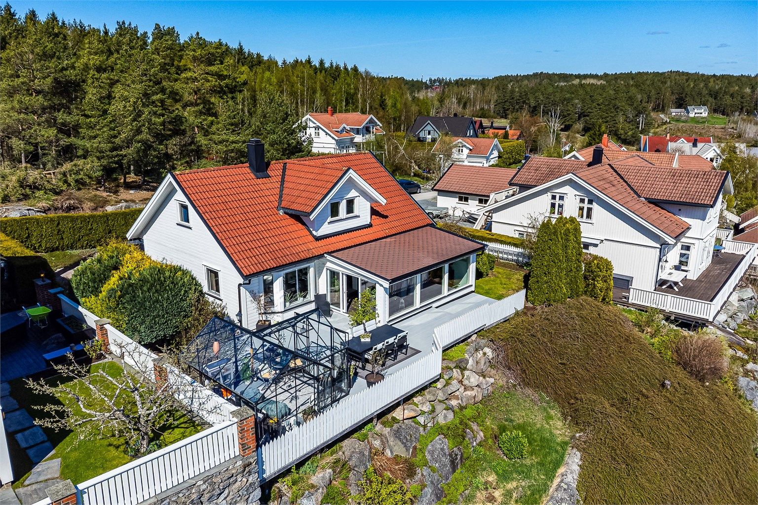 Boligen ble oppført i 1995 og er gjennom 2000-tallet både tilbygget og modernisert i flere omganger.