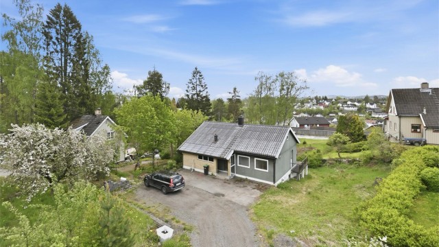 Beliggenheten er sentral på Fjellhamar, med kort vei til det meste.