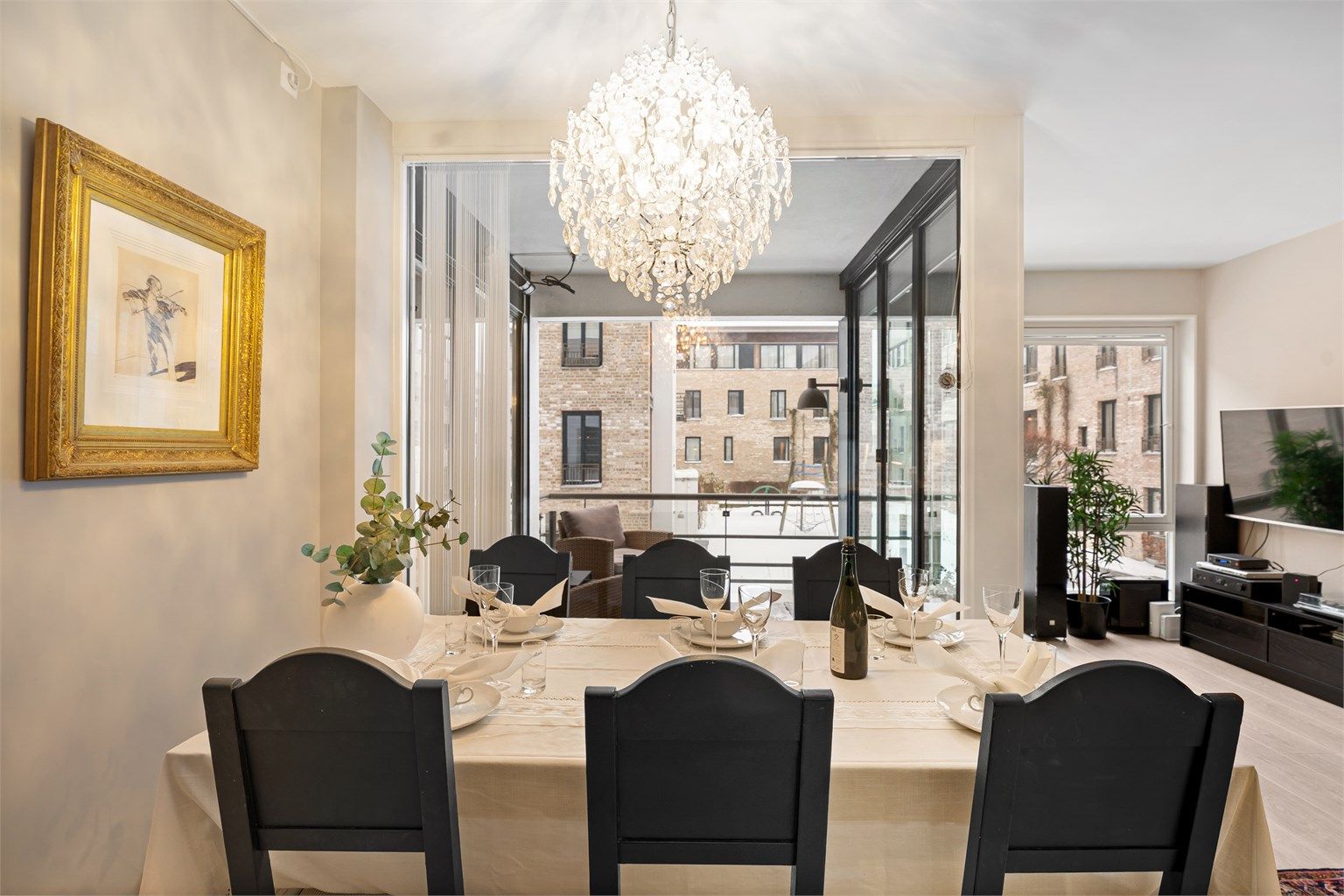 Hvem vil du invitere på middag i ny leilighet?