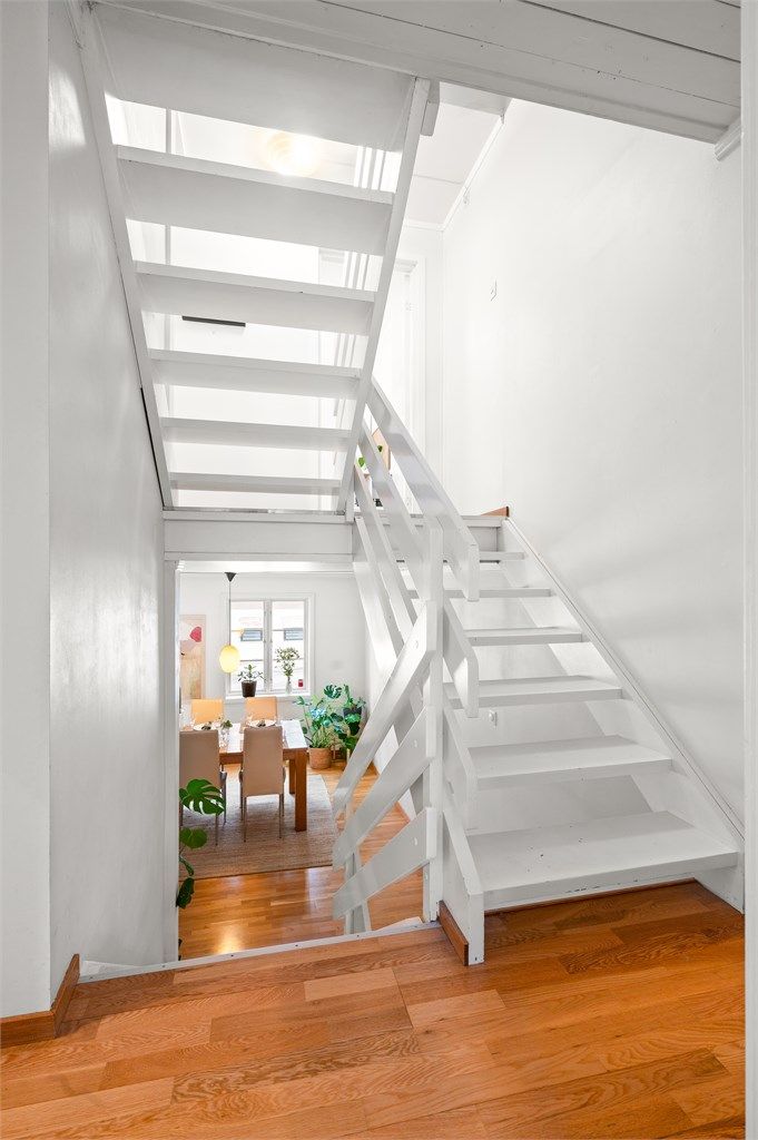Videre opp trappen fra spisestuen kommer vi inn i boligens andre etasje. 