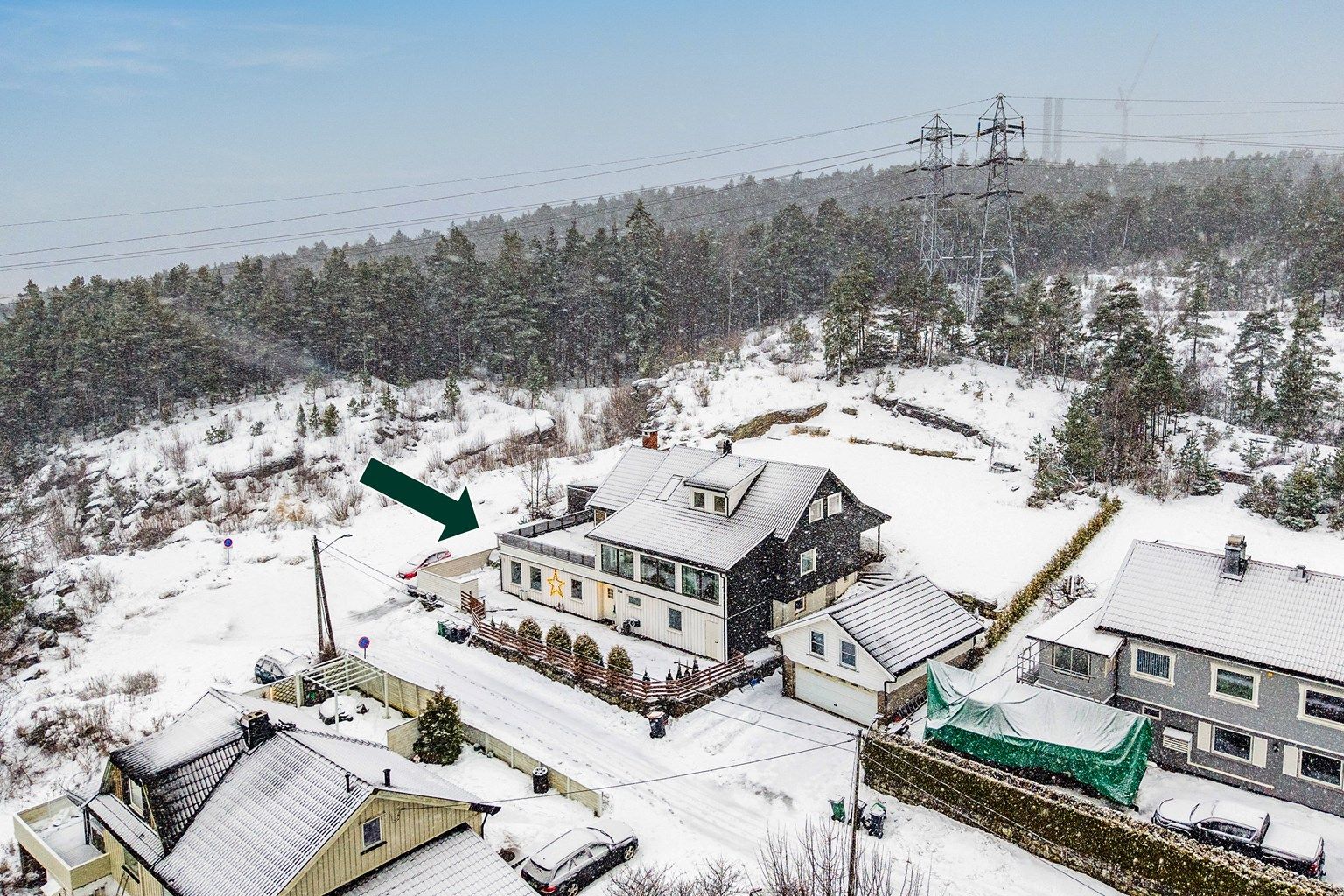 Leiligheten ligger i boligens første etasje.