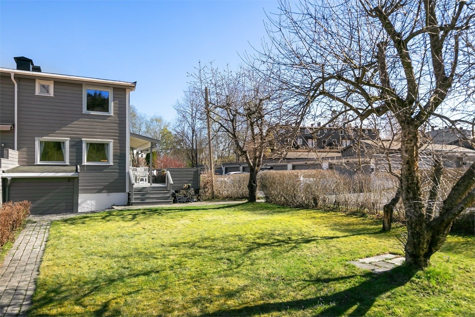 Boligen går over 3 plan og har en flott, familievennlig planløsning