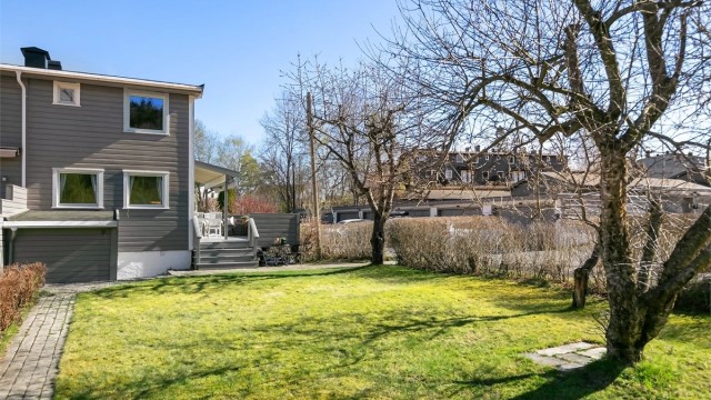 Boligen går over 3 plan og har en flott, familievennlig planløsning