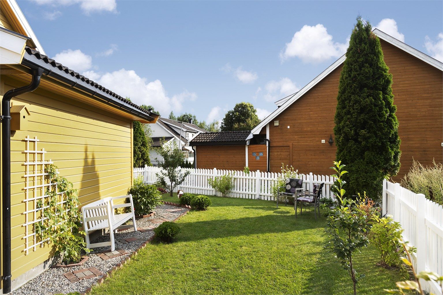 Tomten er tilnærmet flat og familievennlig. 