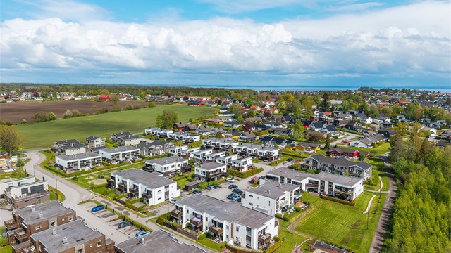 Fra eiendommen er det kort vei til kysten med strendene på Ringshaug og Skallevold.