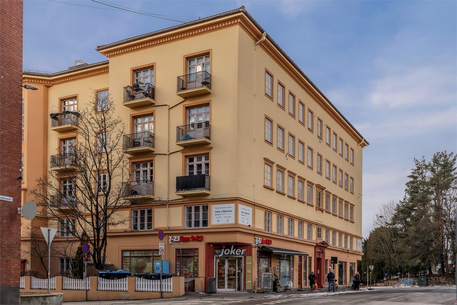 Ullevålsveien 113B ligger i et attraktivt og veletablert boligområde på Adamstuen/Fagerborg, preget av klassisk bygårdsbebyggelse. Bilder av Isnitt v/Nadia Frantsen.