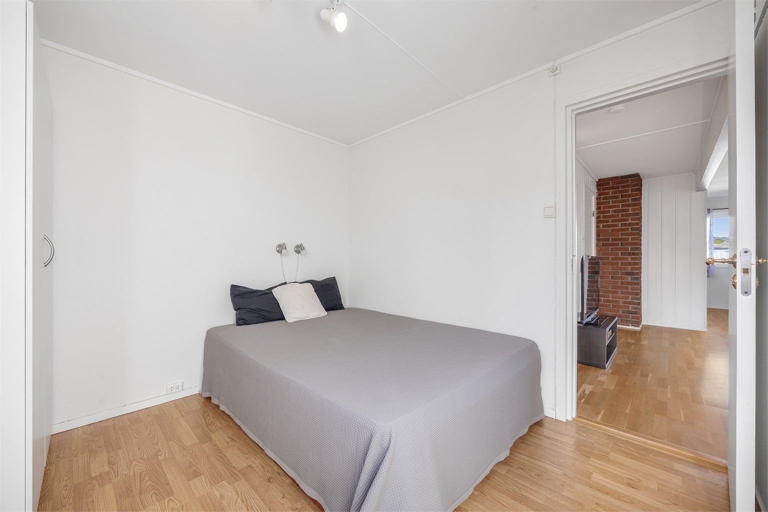 Rommet har en praktisk størrelse og er lett å møblere.