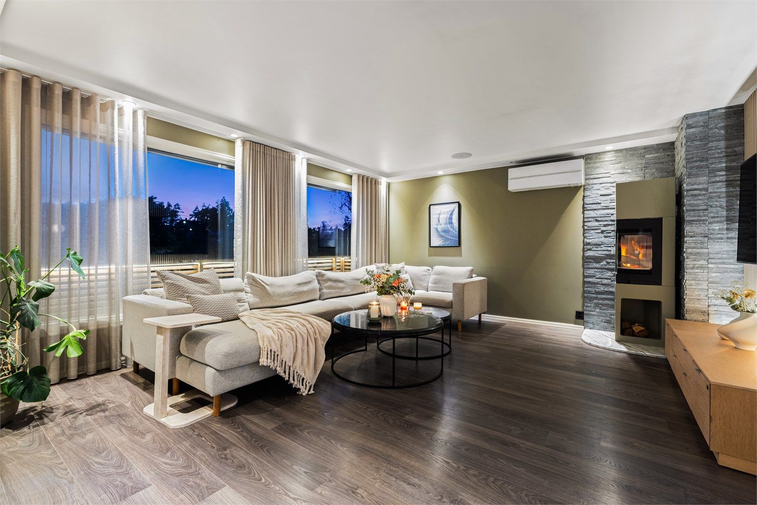 Boligen er i dag innredet med to separate enheter. 