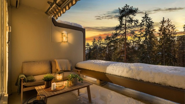 Belysningen skaper en hyggelig atmosfære på kveldstid.