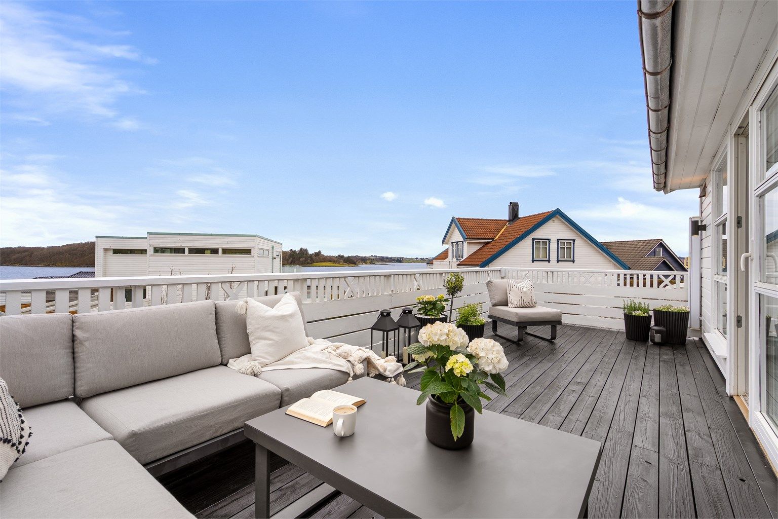 Stor vestvendt balkong på 20 kvm. 