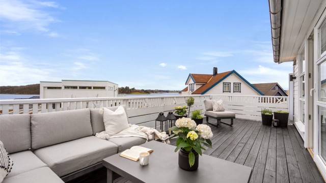 Stor vestvendt balkong på 20 kvm.