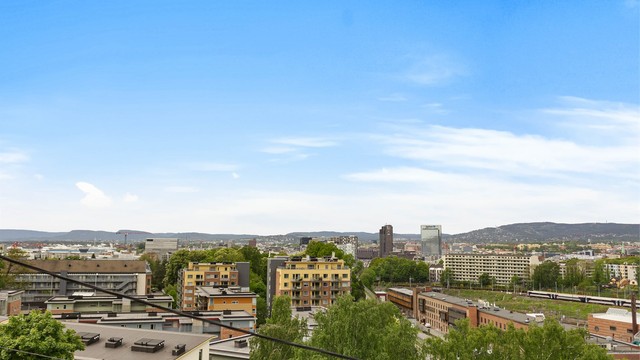 Leiligheten ligger sentralt i Gamlebyen, med gangavstand til Bjørvika, Sørenga og et rikt kulturtilbud.
