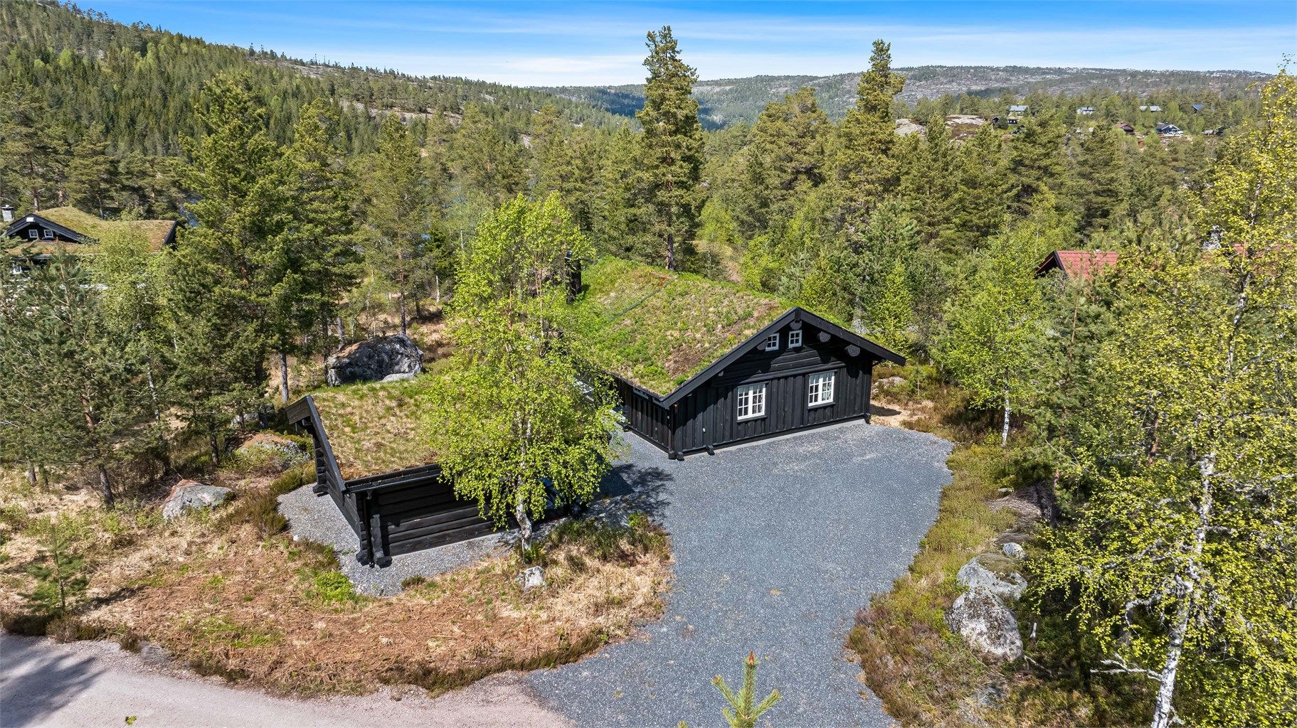 Fin fritidsbolig i flotte omgivelser med frittstående anneks og godt med parkering