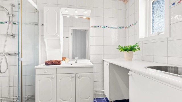 Bad 1 i 1. etasje med opplegg for vaskemaskin