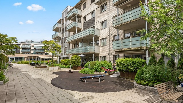 Fasade - svært enkel adkomst til blant annet Kolbotn Torg, tog og m.m.