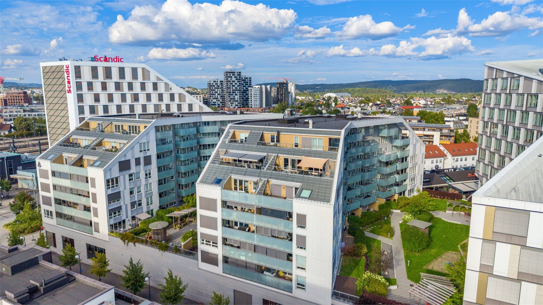 Eiendommen har en sentral og attraktiv beliggenhet i Lillestrøm syd.