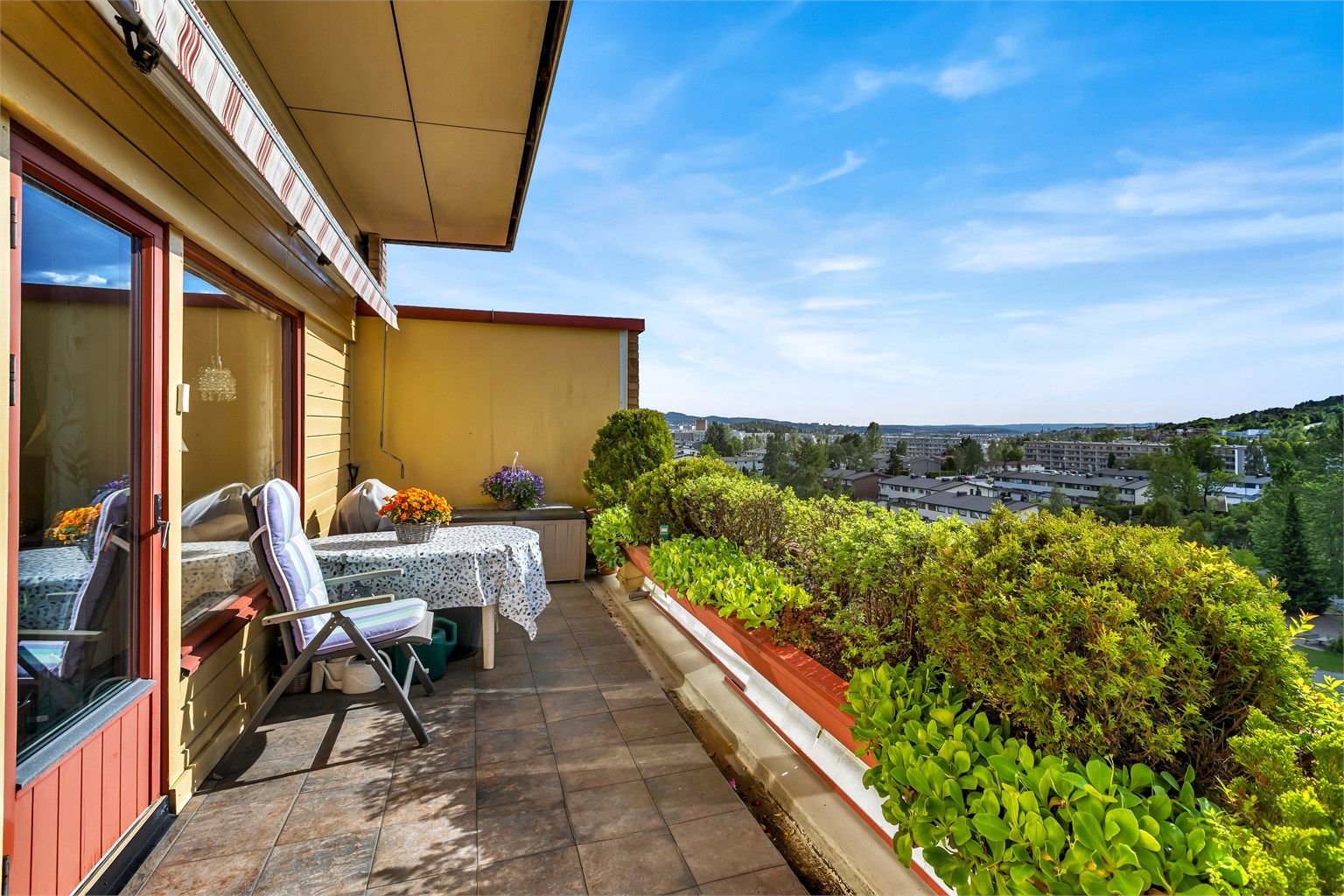 Solrik terrasse på 14 kvm med fantastisk utsikt