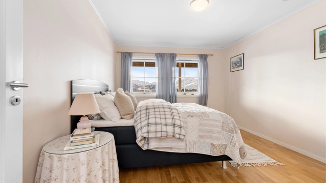 Soverom 1 i underetasjen tilhørende hoveddelen av boligen