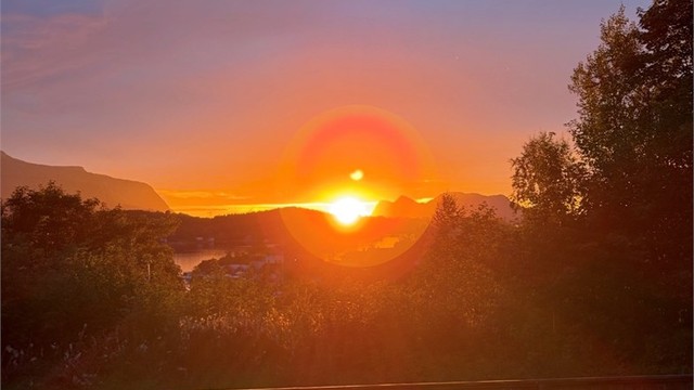 Flott solnedganger kan nyttes fra eiendommen - bilde tatt av selger