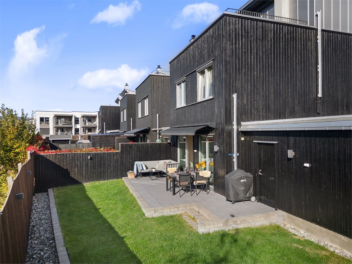Markise for solskjerming av plattingen