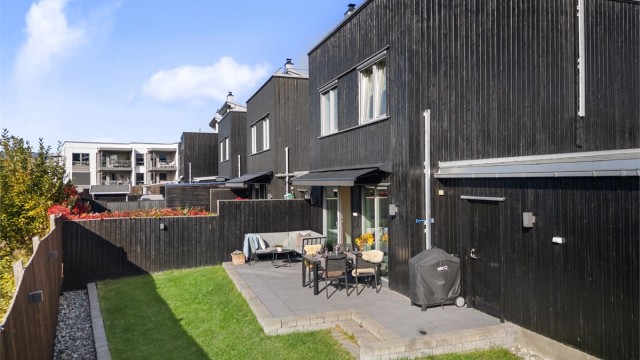 Markise for solskjerming av plattingen