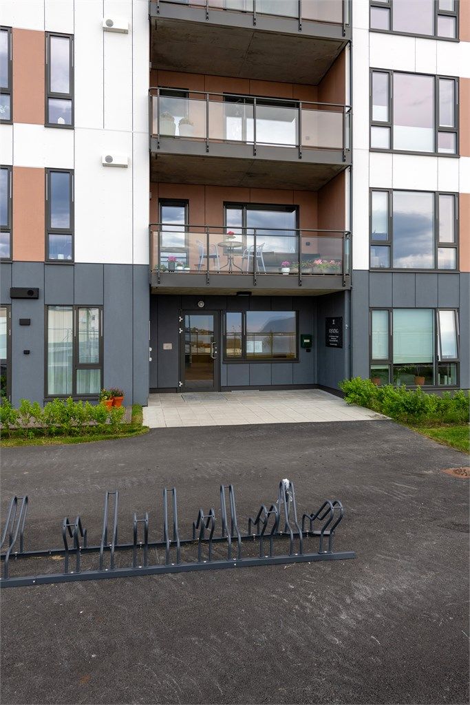 Overbygd Inngangsparti mot vest 
