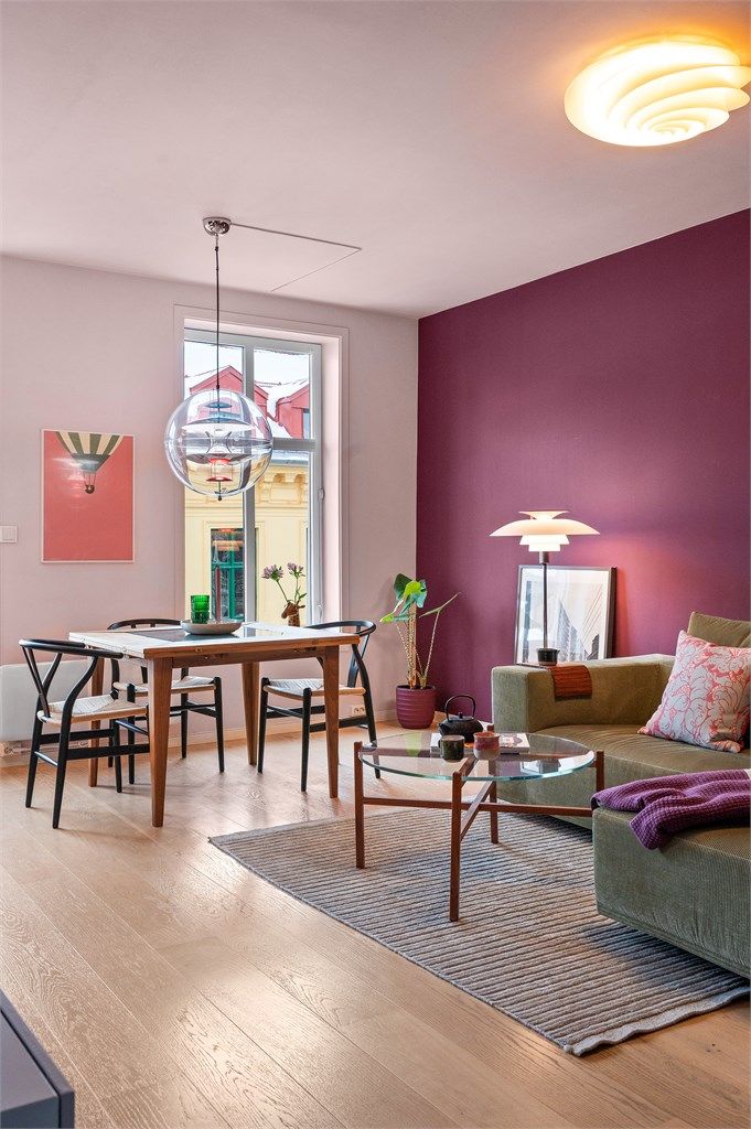 Den åpne løsningen gir god plass til et spisebord for hyggelige middagsselskaper.