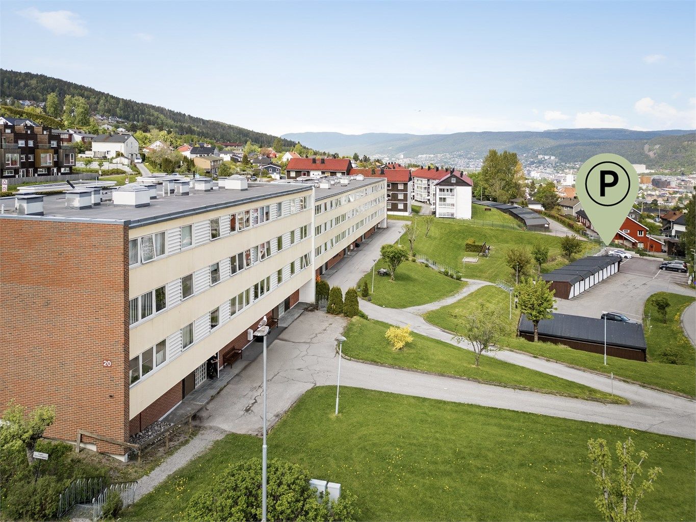 Disponibel parkeringsplass i fellesområde.