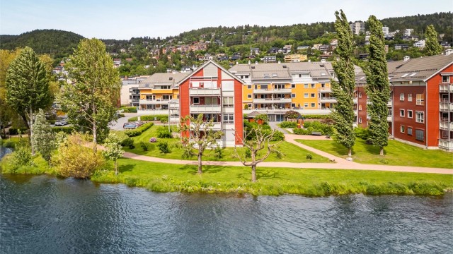 Umiddelbar nærhet til hyggelig strandpromenade langs Drammenselva.