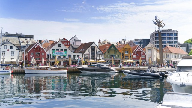 Her bor man i et etablert og stille boligområde, hvor man kan slappe av og nyte tilværelsen, samtidig som man er i umiddelbar nærhet til det byen har å by på.