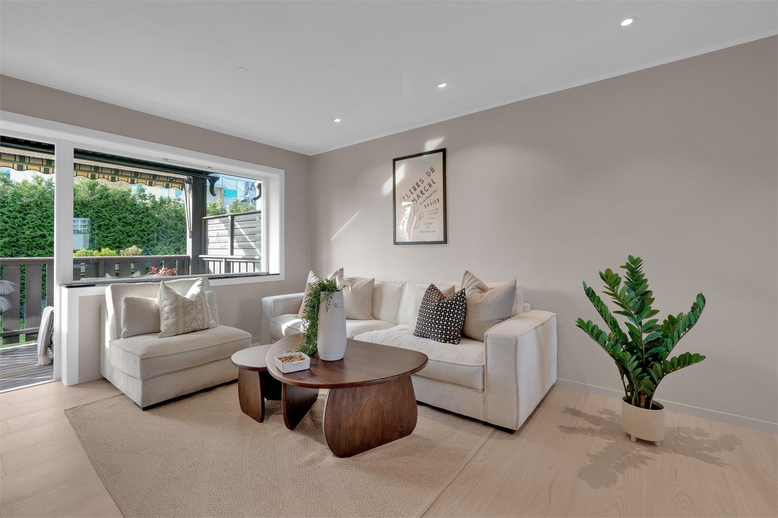 Med unntak av badet, så er alle overflater pusset opp i 2025