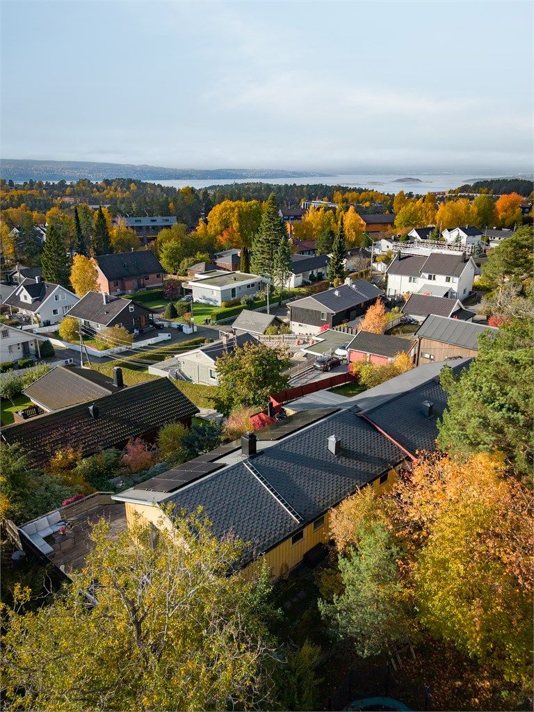 Utsyn fra nærområdet over åslandskapet og mot Bunnefjorden.