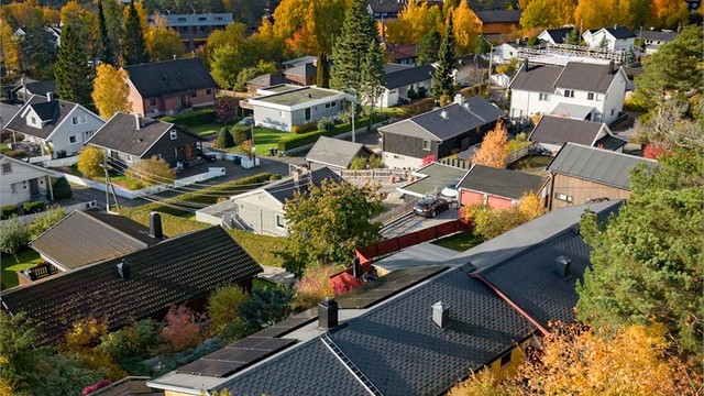 Utsyn fra nærområdet over åslandskapet og mot Bunnefjorden.
