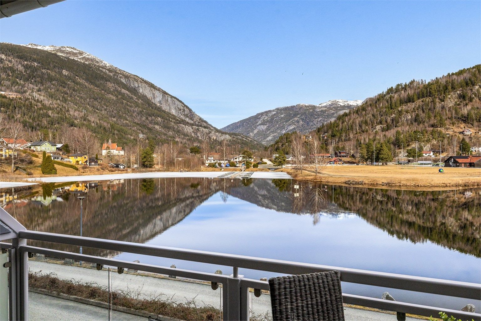 Balkong nr. en har direkte utgang fra stuen.