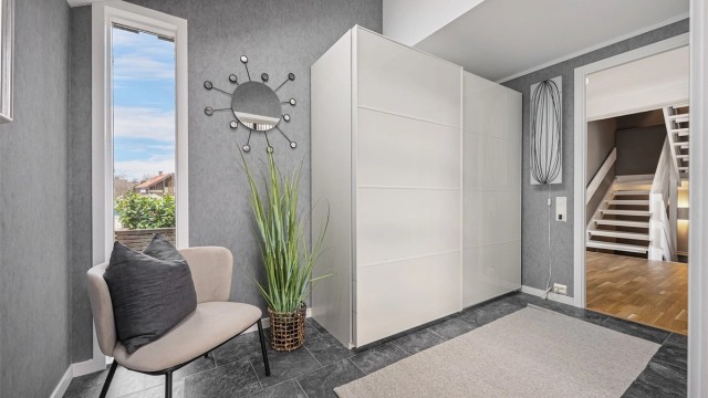 God plass til barnevogn i entré, dersom man har bruk for det.