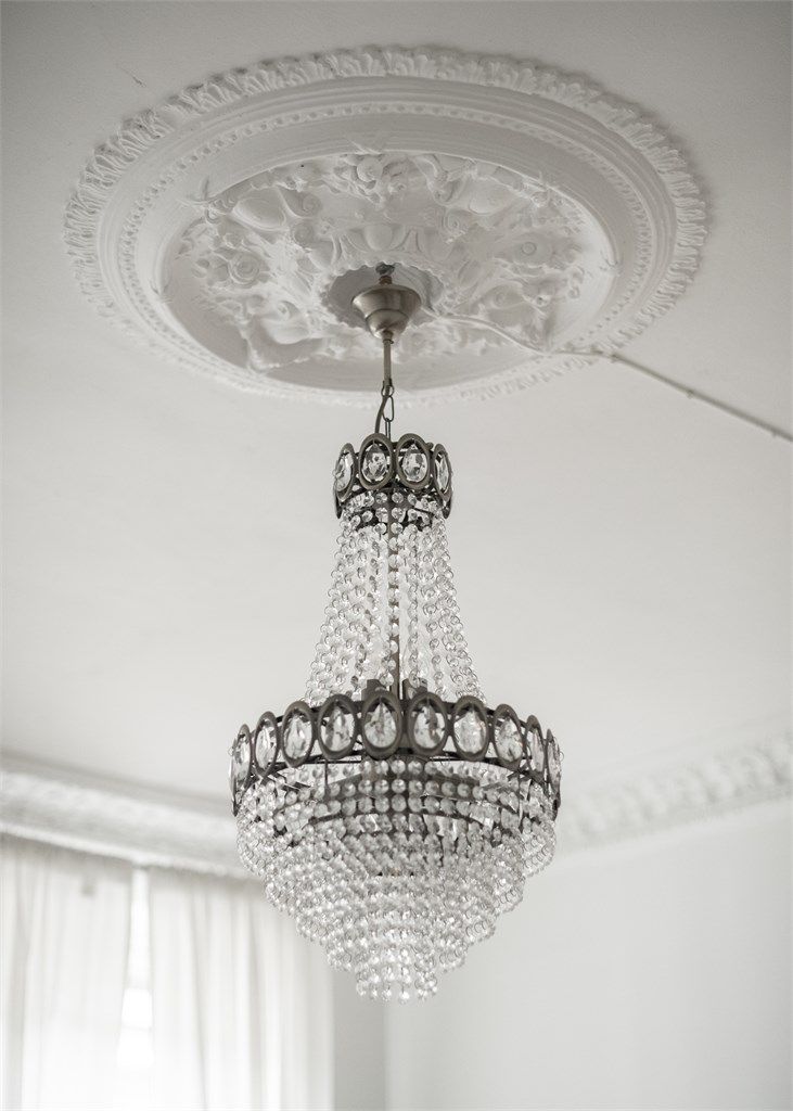 Detaljbilde - rosett i stuen. 