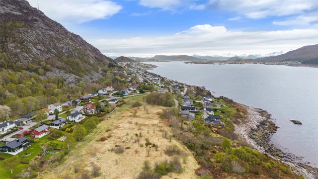 Dronefoto sett fra vest mot øst