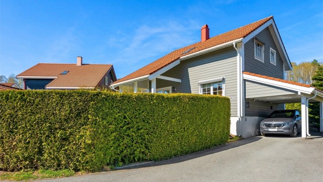 Velkommen til Fasansvingen 33! Her bor du med gangavstand til barnehager, barneskole, ungdomsskole, fritidsaktiviteter, marka med flotte turområder, butikker og offentlig kommunikasjon. Foto: Zovenfra