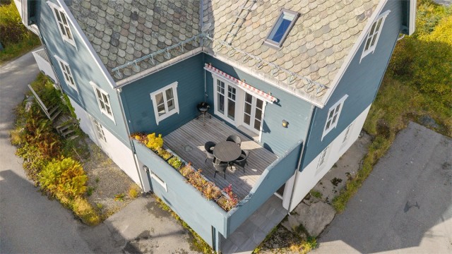Dronebilde av fasade/terrasse