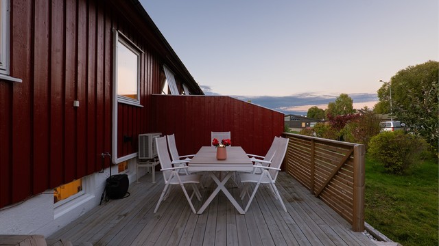 Med sol fra tidlig morgen sommerstid er terrassen et perfekt sted for helgefrokost under åpen himmel.
