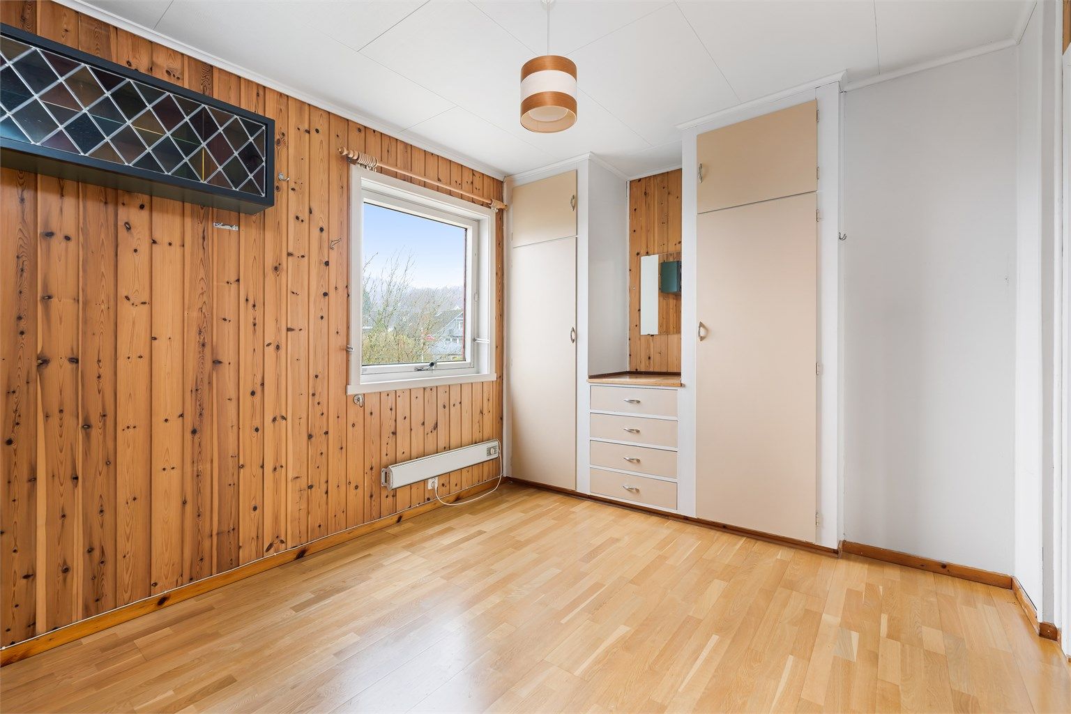 Hovedsoverom med innebygde garderobeskap