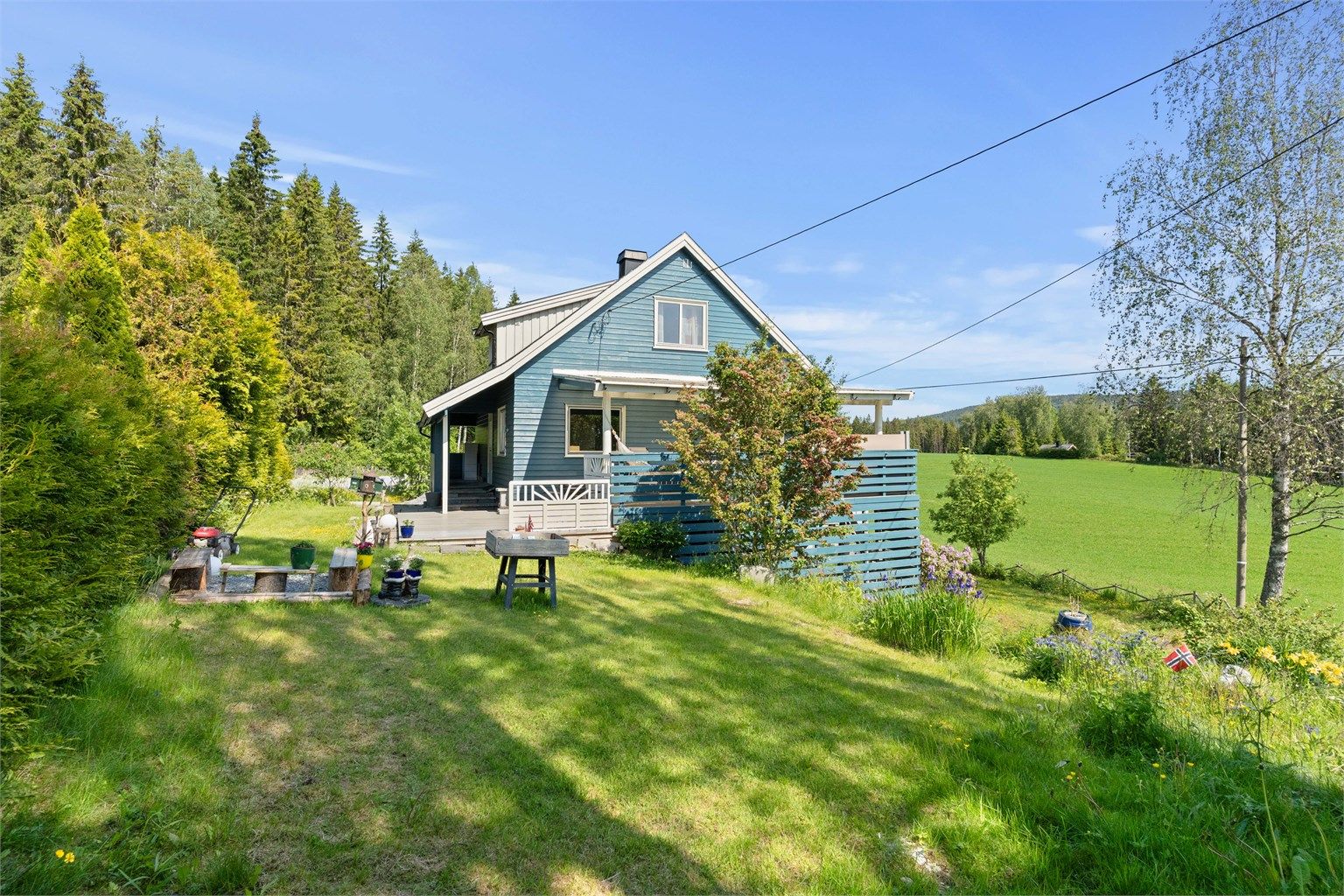 Eiendomsmegler Krogsveen v. Marcus Grundy ønsker velkommen til Sjølivegen 389!