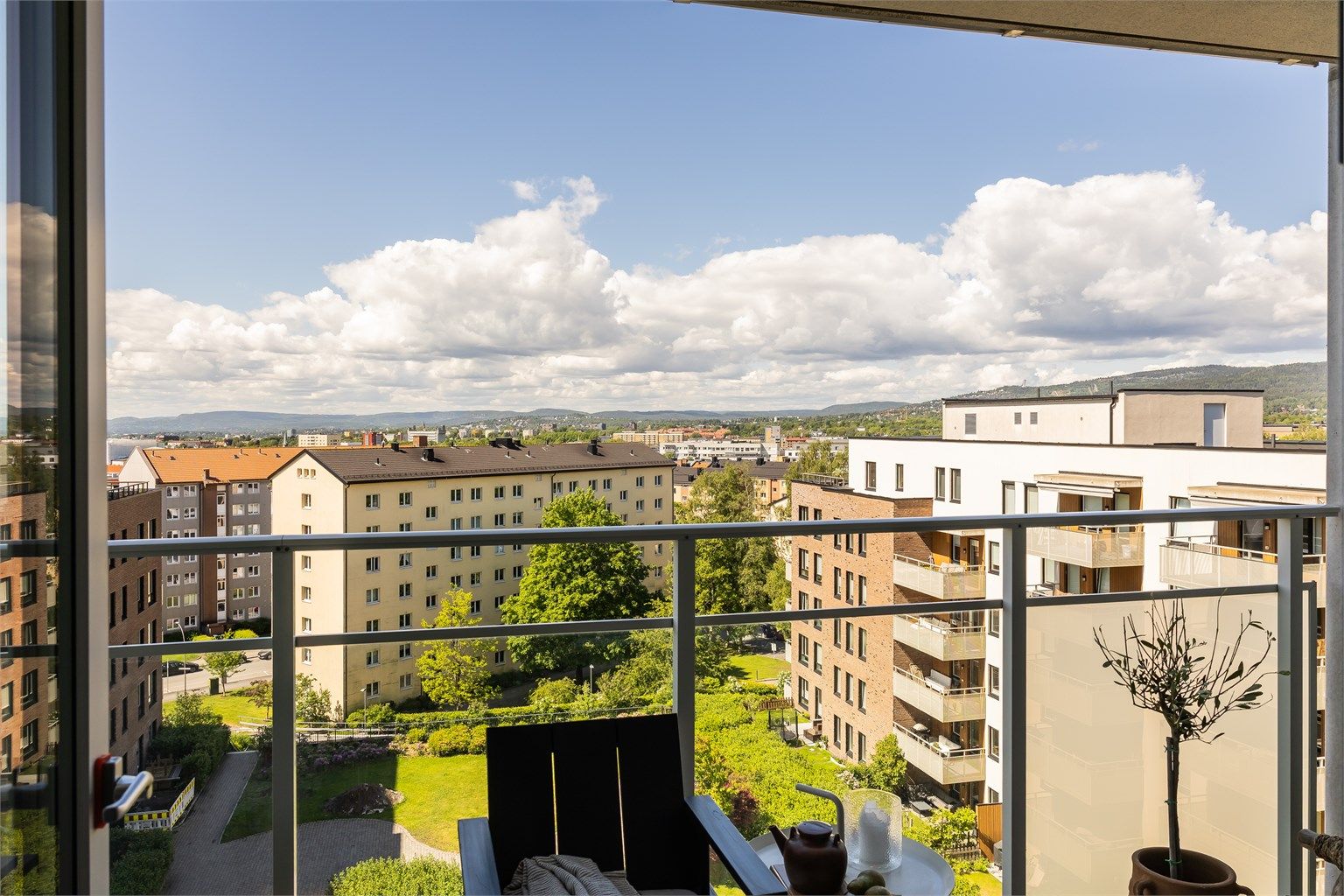 Lys og innbyende 2-roms eierleilighet beliggende i 7. etasje.