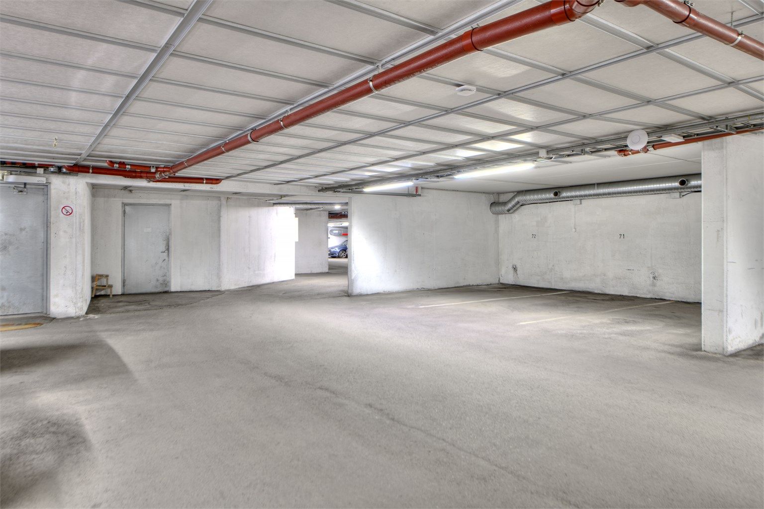 2 garasjeplasser rett ved siden av hverandre (plass nr 71 og 72) - enkel adkomst til plassene via heis fra leilighetsplan til garasjeplan
