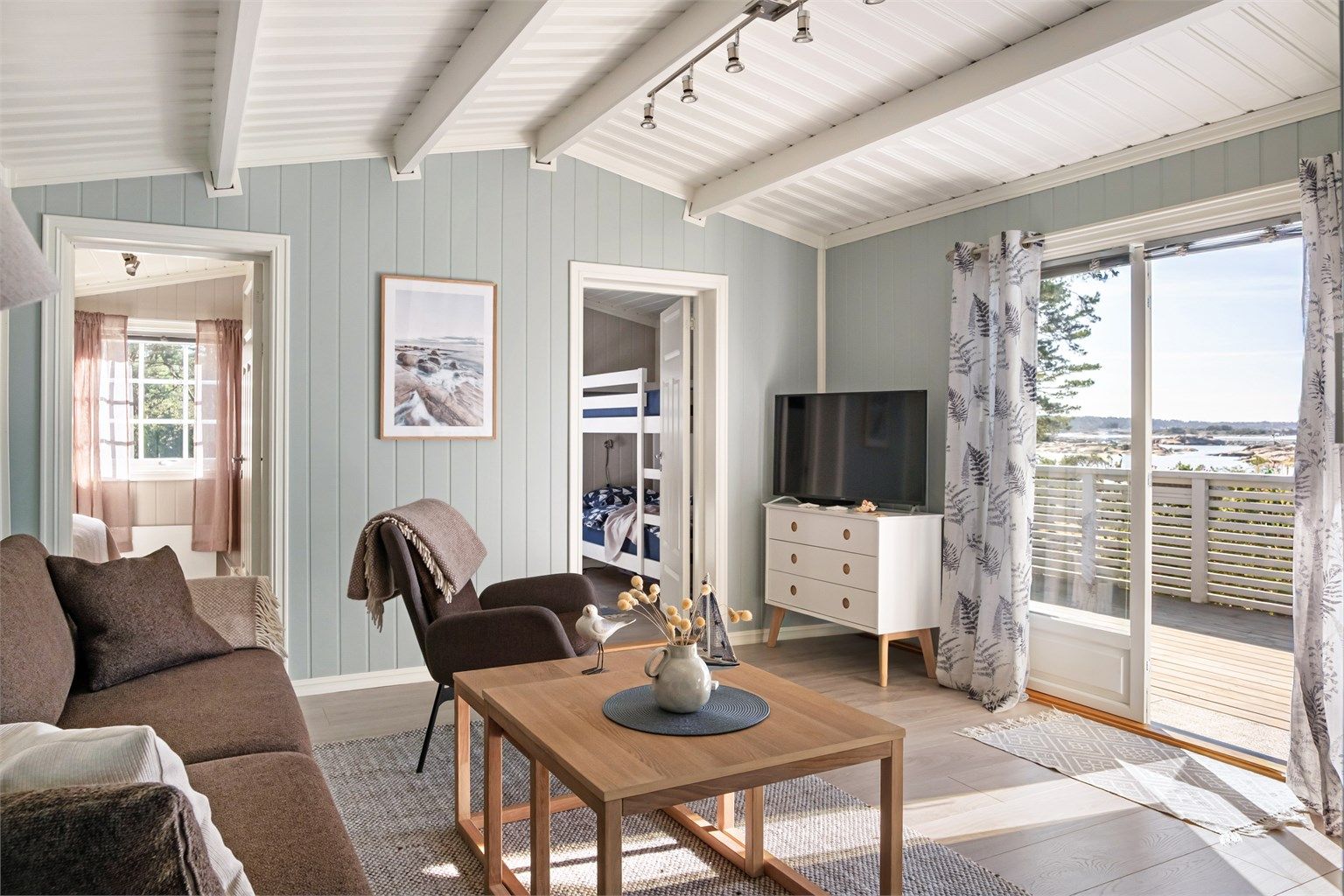 I tillegg til nye vinduer i alle rom ble også ny terrassedør installert i stuen i 2017.