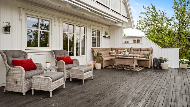 Den store verandaen utenfor stuen er på 37 m² og har god plass til flere sittegrupper.